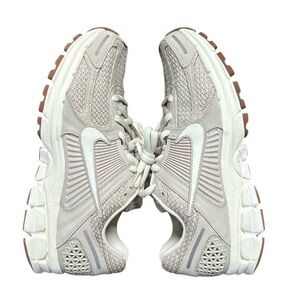 Nike Women’s Size 11.5 Zoom Vomero 5 Orewood BRN/SAIL Men’s 10